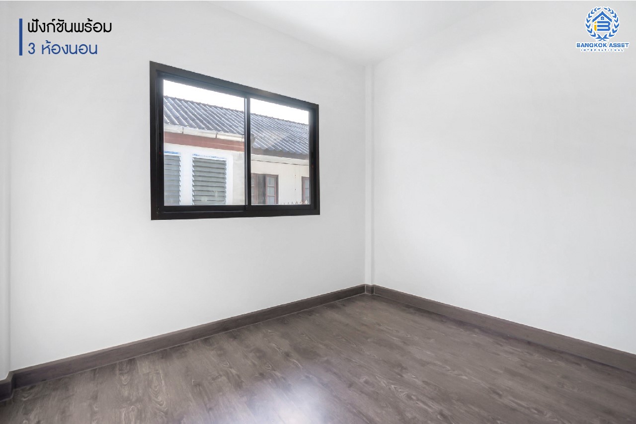 บ้านมือสองตกแต่งใหม่ บนทำเลที่ดีที่สุด! หน้าโครงการติด MRT "สถานีไทรม้า" ม.ซื่อตรง พระนั่งเกล้า-ท่าอิฐ ทาวน์เฮ้าส์หลังใหญ่ เนื้อที่ 26 ตร.ว. ฟังก์ชันจัดเต็ม 3 ห้องนอน 2 ห้องน้ำ 2 ที่จอดรถ ทำเลใกล้ เซ็นทรัลรัตนาธิเบศร์ และทางด่วน "งามวงศ์วาน"